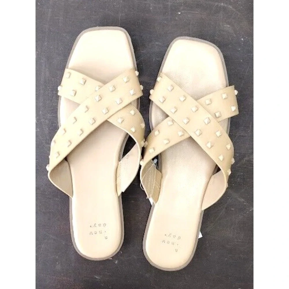 A New Day Women Tan Studded Crossover‎ Strap Flat Sandals Size 9.5